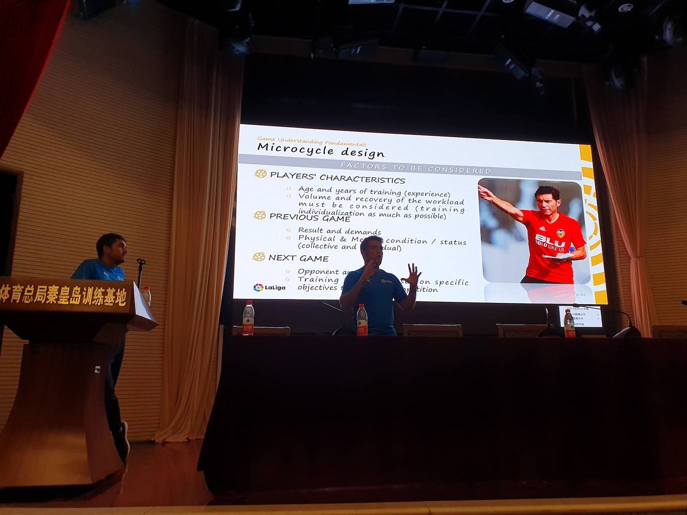 El joven burgalés, Javier Martínez, ha viajado a China para desarrollar un proyecto de la Liga de Fútbol Profesional