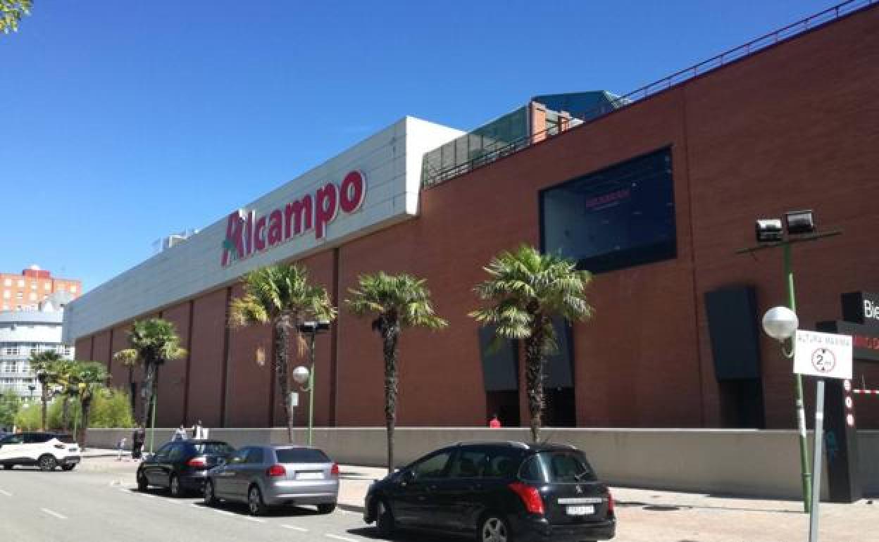 Denuncian impagos a los trabajadores de Grupo Eme, encargada de la seguridad de Alcampo