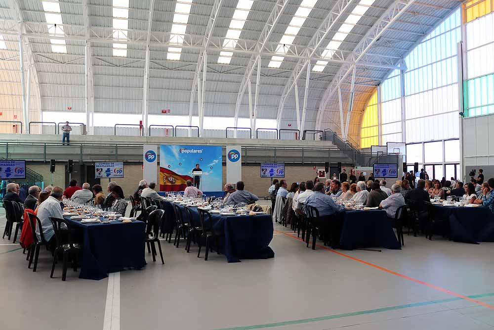 El Partido Popular ha celebrado su tradicional comida de hermandad para arrancar el curso político |Alcaldes, concejales y demás cargos públicos y políticos se han dado cita en Arcos de la Llana