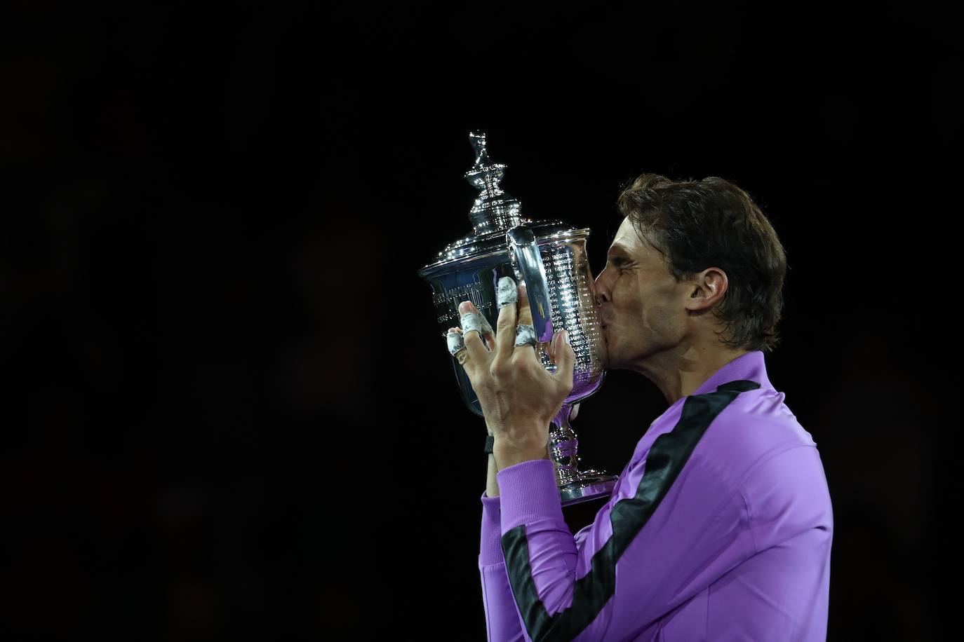 Rafa Nadal celebra su cuarto título del Abierto de Estdos Unidos, que supone su 19ª Grand Slam.