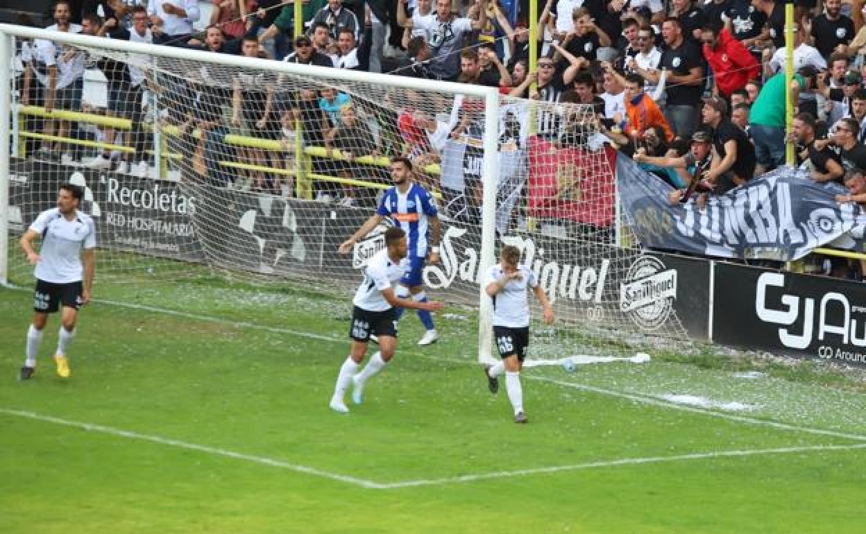 Juanma celebra uno de sus goles de esta temporada. 