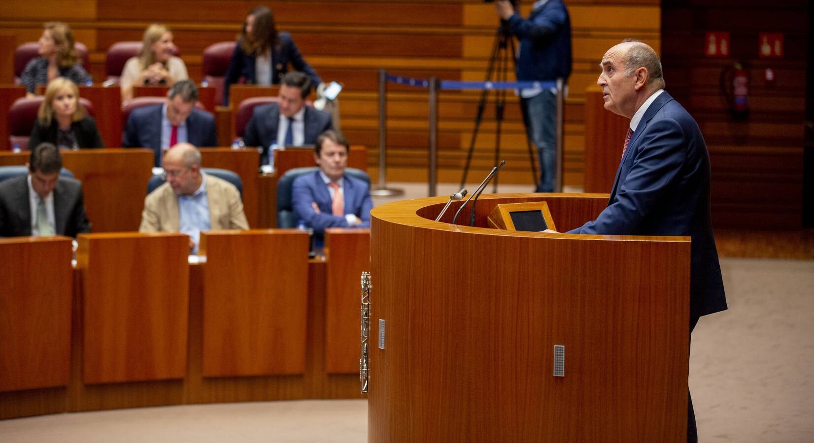 Tomás Quintana alerta sobre la lista de espera para acceder a residencias de mayores públicas o concertadas y sobre el deterioro de servicios que se percibe en el medio rural