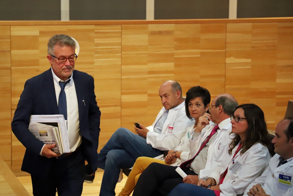 El nuevo gerente del Hospital Universitario de Burgos se ha reunido con profesionales del centro sanitario tras su reciente nombramiento