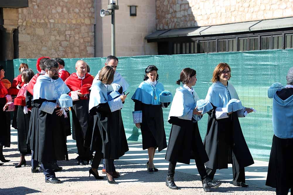 La Universidad de Burgos ha abierto esta mañana el curso 2019-2020 con un acto en el que el rector de la institución académica, Manuel Pérez Mateos, ha apostado por reforzar la enseñanza del castellano y por crear estudios en Aranda de Duero y Miranda de Ebro