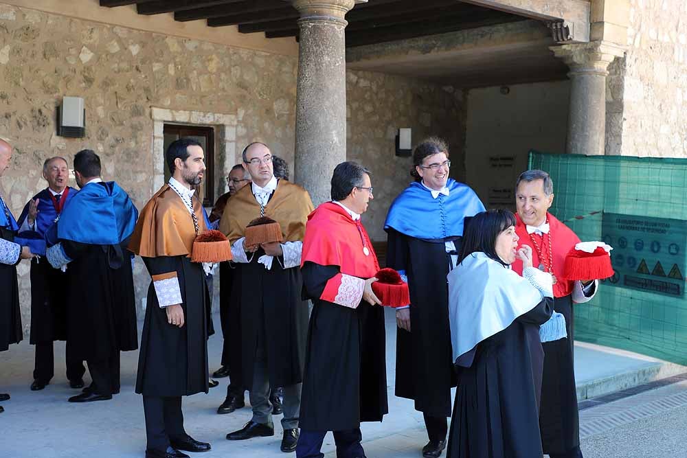 La Universidad de Burgos ha abierto esta mañana el curso 2019-2020 con un acto en el que el rector de la institución académica, Manuel Pérez Mateos, ha apostado por reforzar la enseñanza del castellano y por crear estudios en Aranda de Duero y Miranda de Ebro