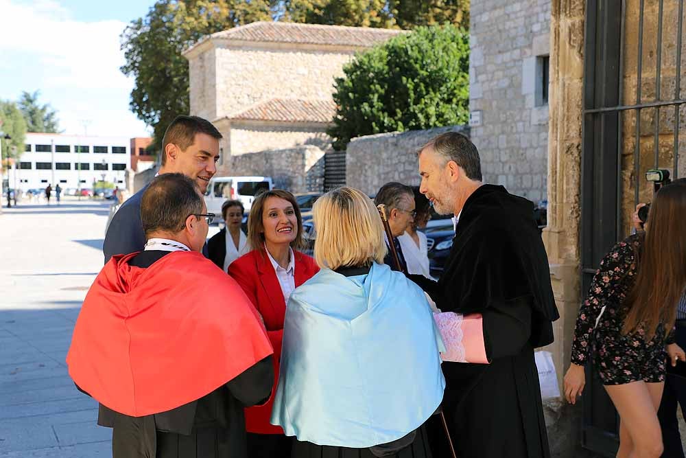 La Universidad de Burgos ha abierto esta mañana el curso 2019-2020 con un acto en el que el rector de la institución académica, Manuel Pérez Mateos, ha apostado por reforzar la enseñanza del castellano y por crear estudios en Aranda de Duero y Miranda de Ebro