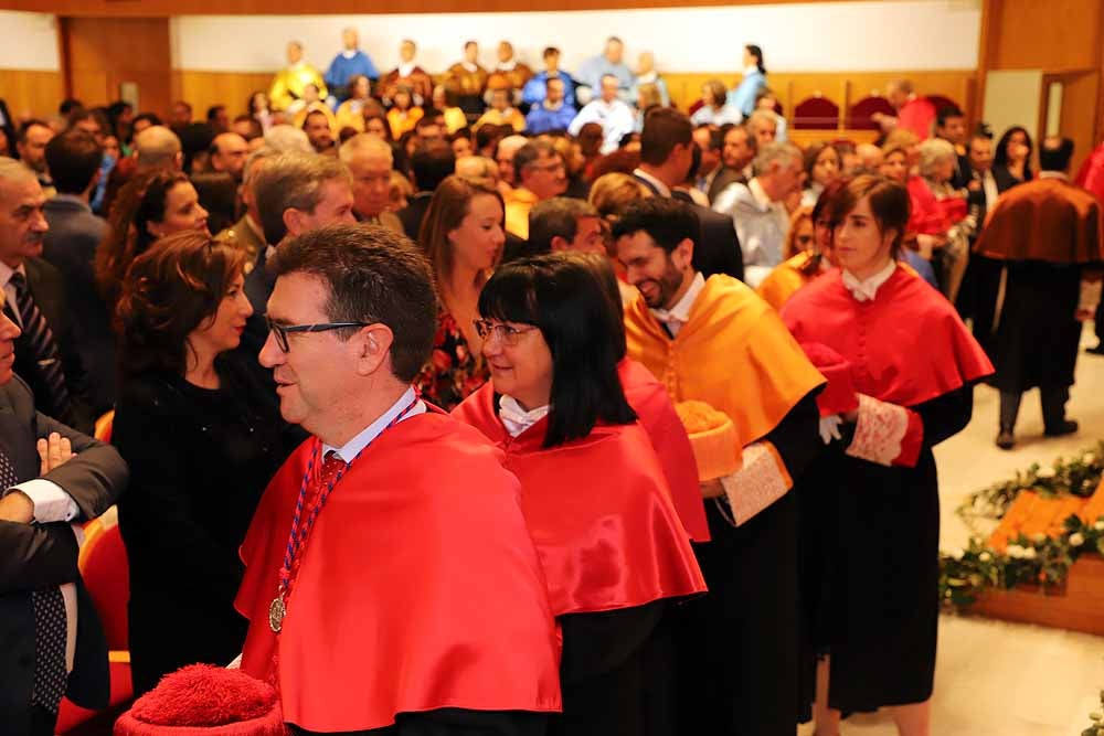 La Universidad de Burgos ha abierto esta mañana el curso 2019-2020 con un acto en el que el rector de la institución académica, Manuel Pérez Mateos, ha apostado por reforzar la enseñanza del castellano y por crear estudios en Aranda de Duero y Miranda de Ebro