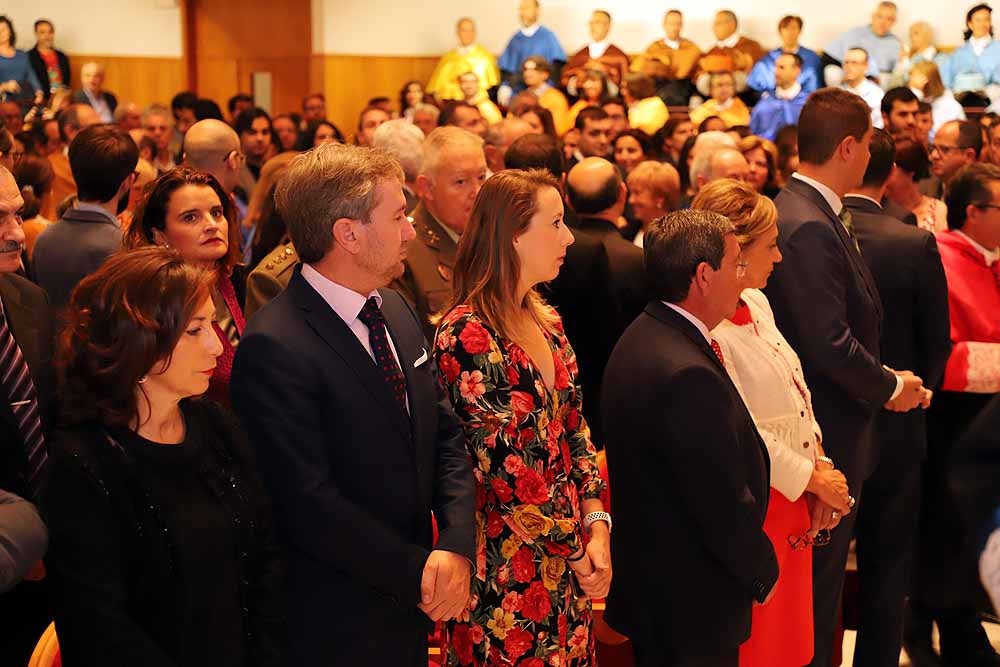 La Universidad de Burgos ha abierto esta mañana el curso 2019-2020 con un acto en el que el rector de la institución académica, Manuel Pérez Mateos, ha apostado por reforzar la enseñanza del castellano y por crear estudios en Aranda de Duero y Miranda de Ebro