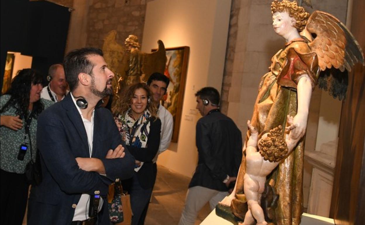 El secretario general del PSOE de Castilla y León, Luis Tudanca, visita la exposición 'Angeli' de Las Edades del Hombre.
