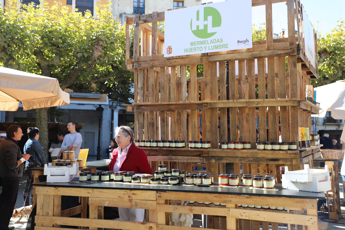 Fotos: Imágenes del Mercado de Productores de Burgos Alimenta del Día de la Provincia, celebrado en Briviesca