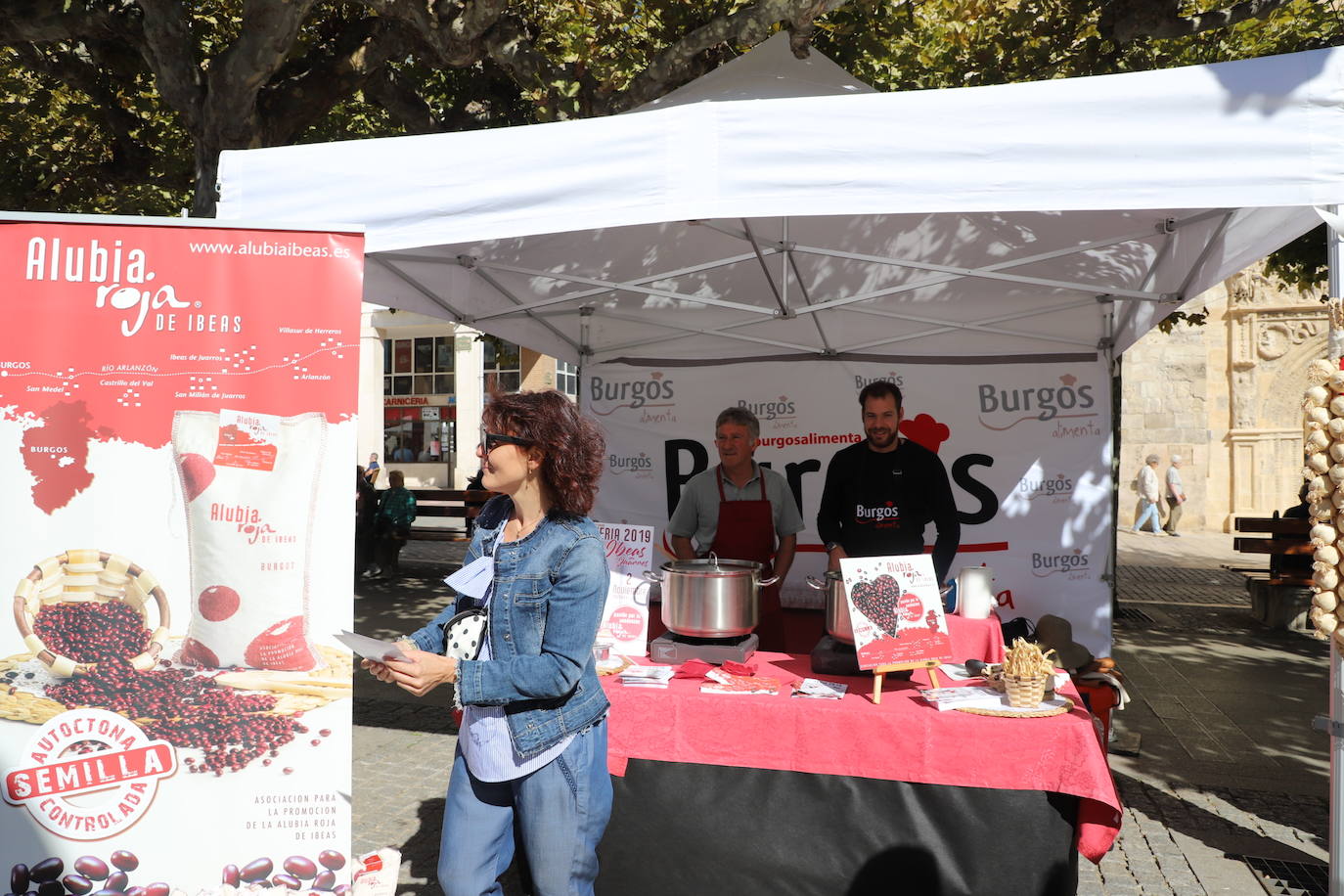 Fotos: Imágenes del Mercado de Productores de Burgos Alimenta del Día de la Provincia, celebrado en Briviesca