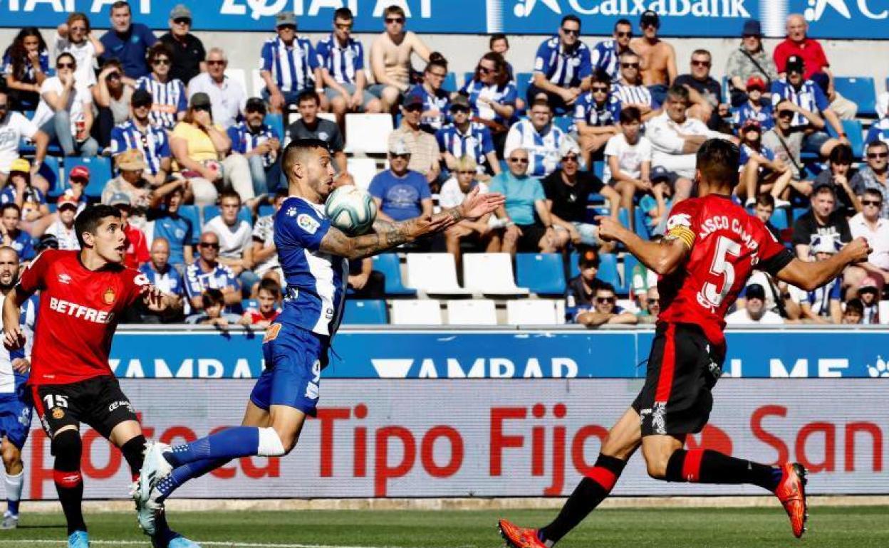 Lucas Pérez y Joselu dan aire al Alavés