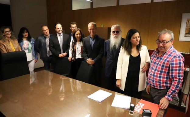 La foto en la Junta Electoral ha rtenido a los mismos protagonistas. 