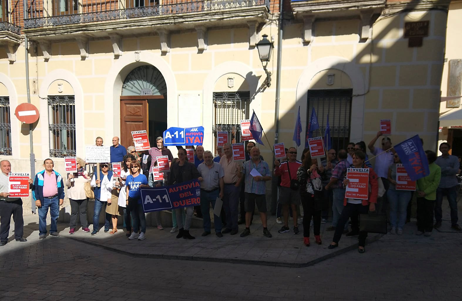 Un momento del paro en Peñafiel.