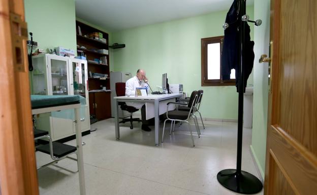 La Junta prevé un centro de salud para varios pueblos y atender consultas por teléfono
