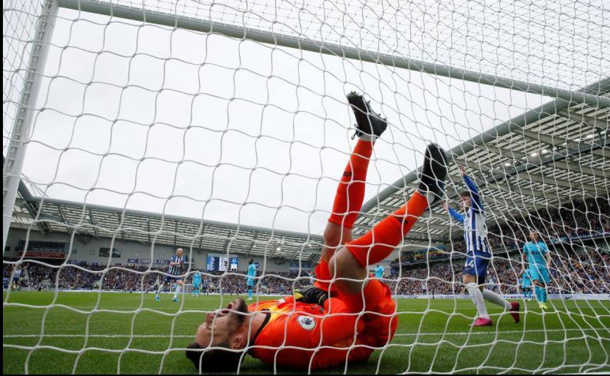 Lloris se lesiona tras encajar un gol con un triste Tottenham