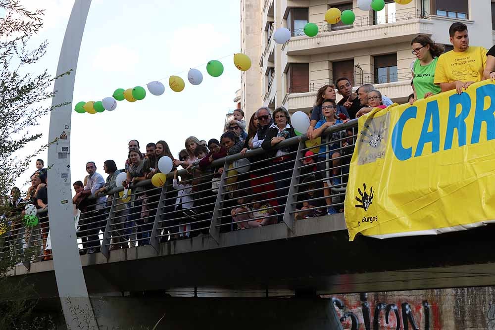 5.000 patos se han lanzado al río por dos buenas causas: colaborar con los proyectos de acceso al agua potable que lleva a cabo Amycos en Bolivia y el mantenimiento del comedor y la casa de acogida de las Hijas de la Caridad de Burgos.