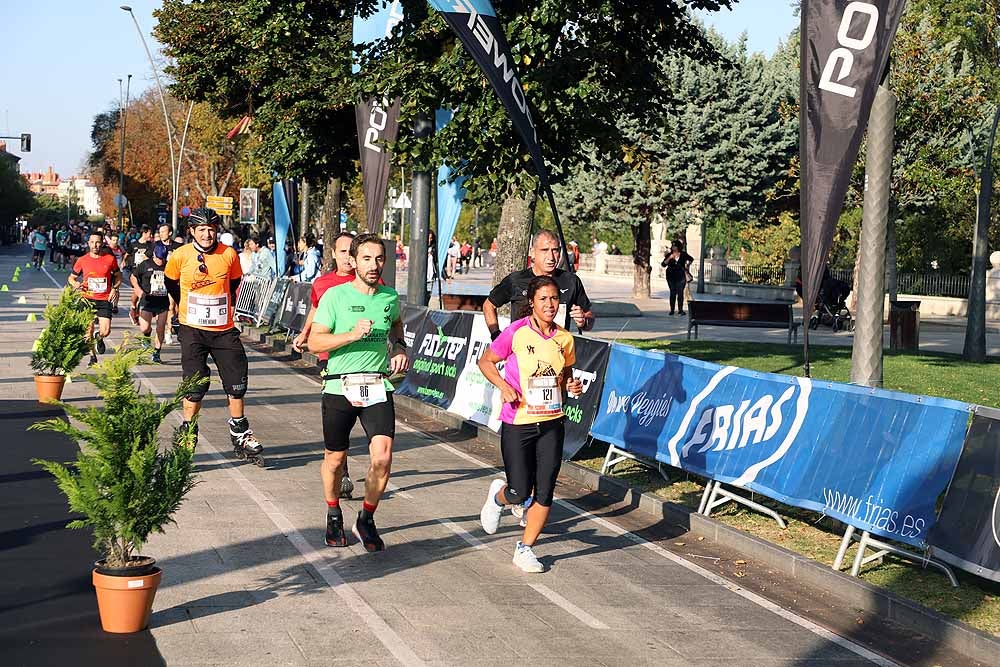 Más de 1.300 corredores se han dado cita esta mañana en la cuarta edición de la Campofrío Maratón Burgos.