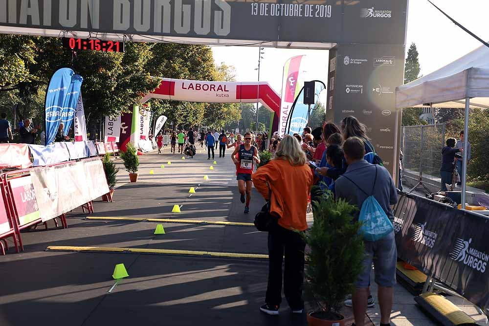 Más de 1.300 corredores se han dado cita esta mañana en la cuarta edición de la Campofrío Maratón Burgos.