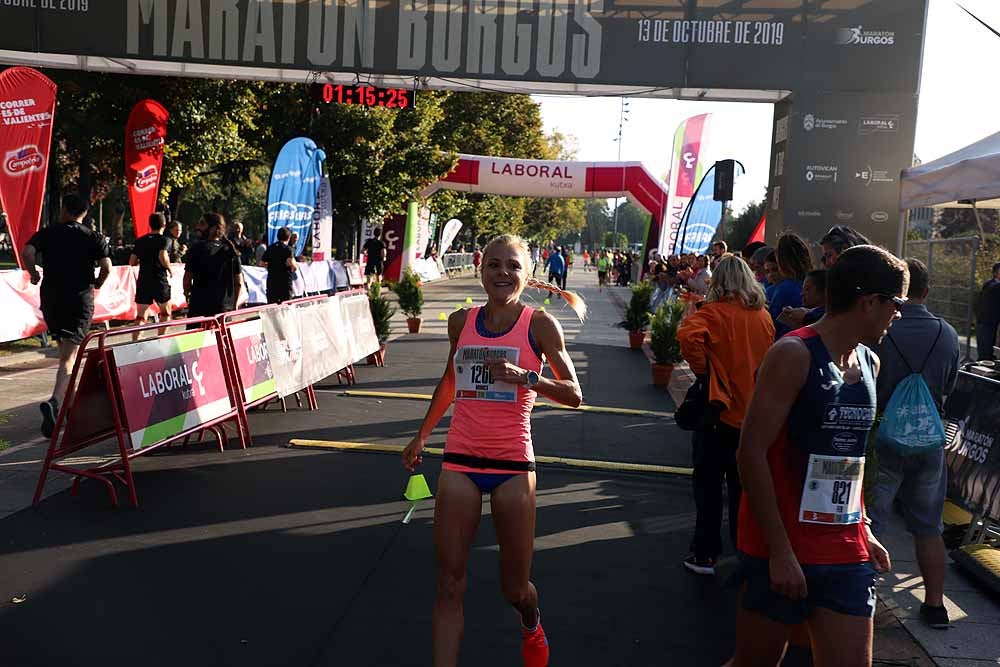 Más de 1.300 corredores se han dado cita esta mañana en la cuarta edición de la Campofrío Maratón Burgos.