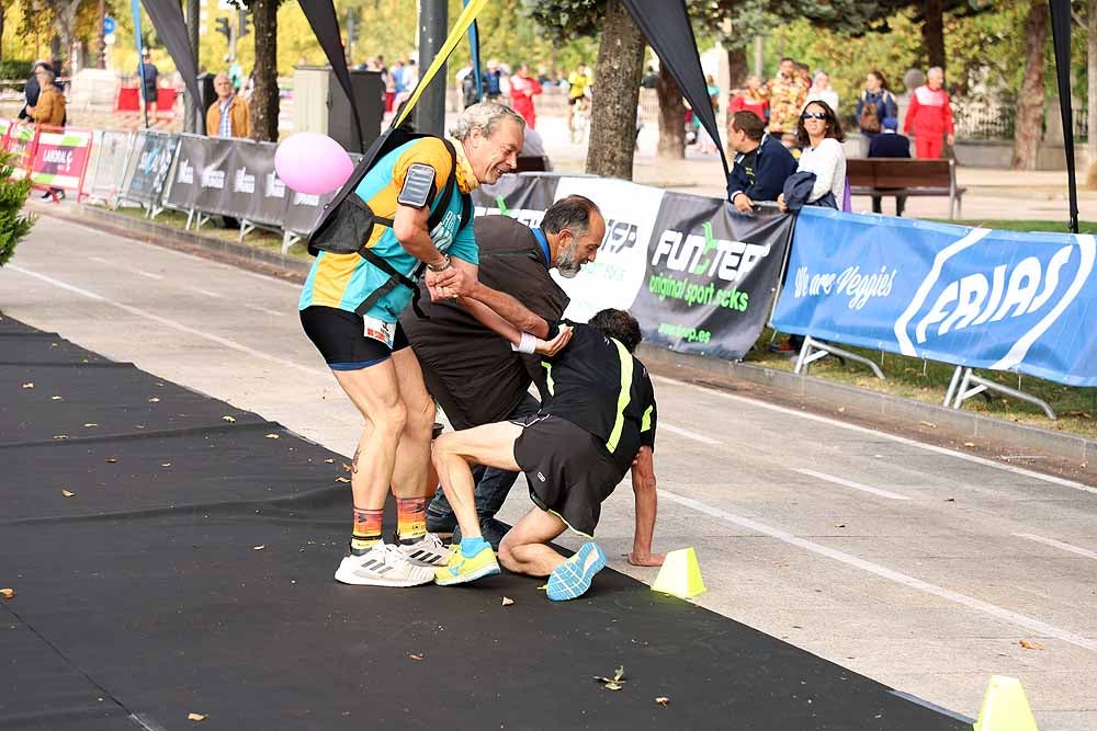 Más de 1.300 corredores se han dado cita esta mañana en la cuarta edición de la Campofrío Maratón Burgos.