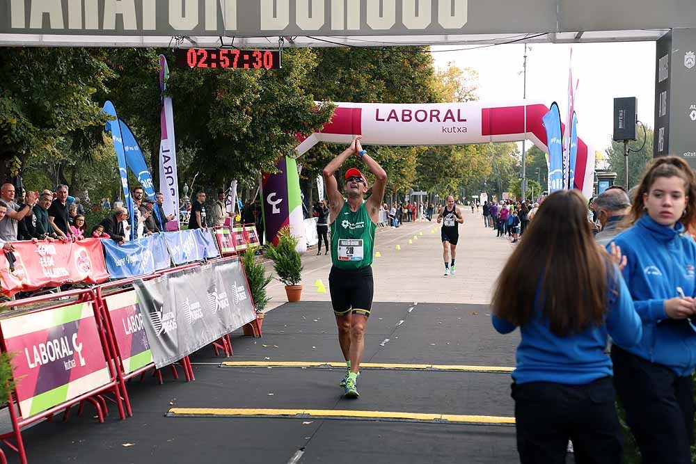 Más de 1.300 corredores se han dado cita esta mañana en la cuarta edición de la Campofrío Maratón Burgos.