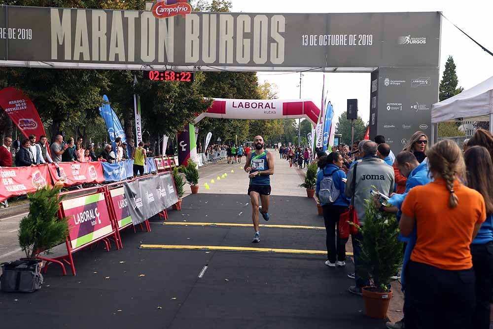 Más de 1.300 corredores se han dado cita esta mañana en la cuarta edición de la Campofrío Maratón Burgos.