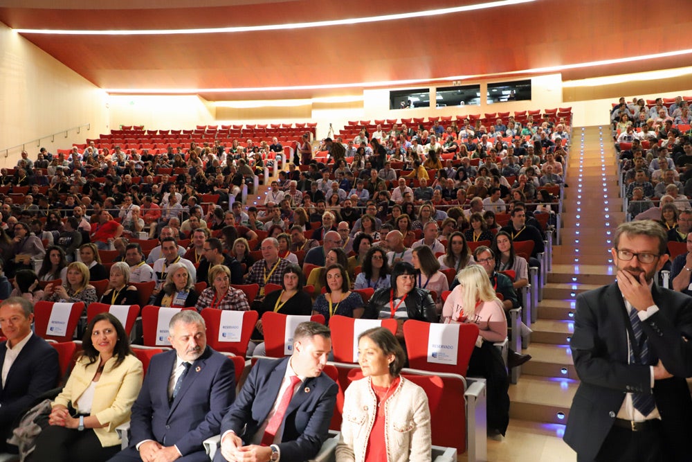 La ministra de Industria, Reyes Maroto, se ha acercado a Burgos para asistir a una jornada formativa de Campofrío y visitar las instalaciones del grupo Antolin