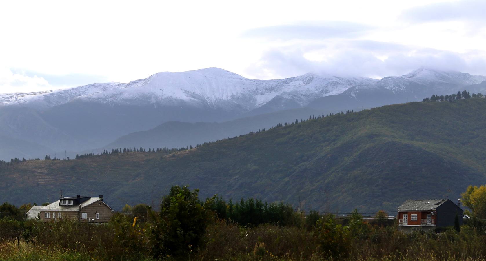 Primera nevada del otoño en las montañas del Bierzo.
