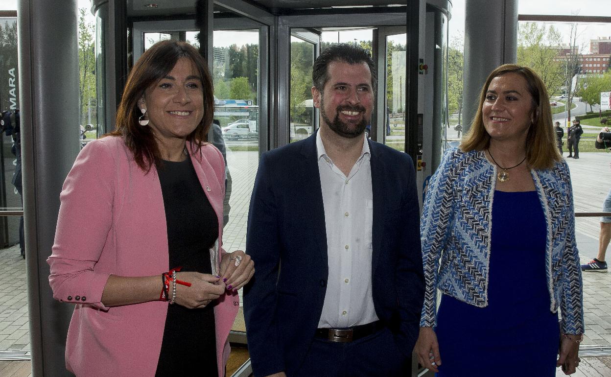 Los socialistas Ana Sánchez, Luis Tudanca y Virginia Barcones.