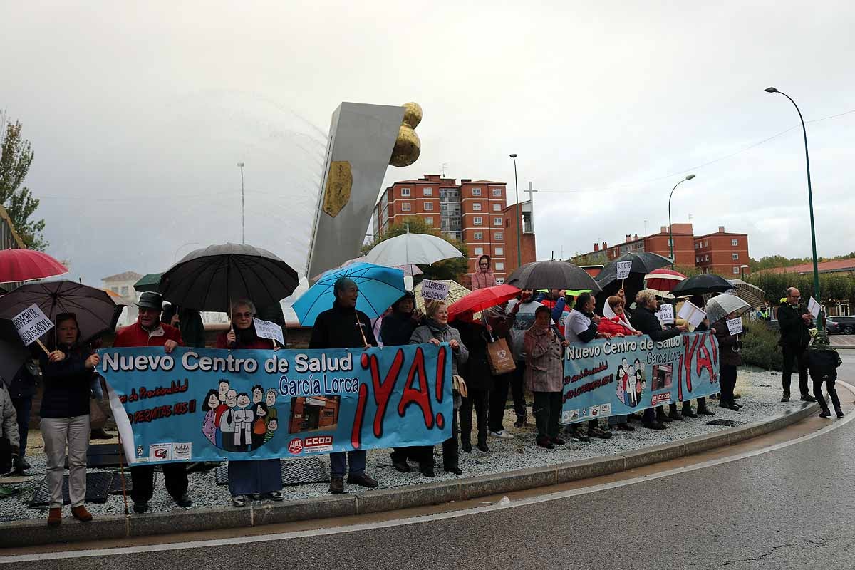 Los trabajos de construcción del nuevo centro están paralizados y desde la Consejería de Sanidad no se ha dado ninguna solución a estos burgaleses Hoy la consejera ha reconocido que, en el mejor de los casos, las obras se podrían retomar en seis u ocho meses. 