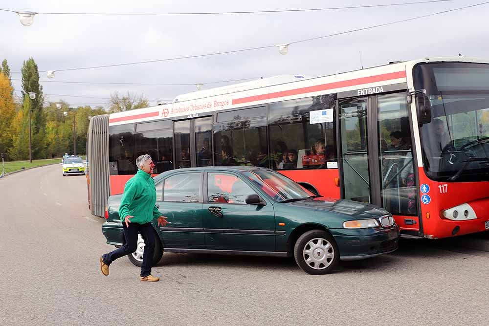 Fotos: Imágenes del simulacro de accidente de transporte escolar