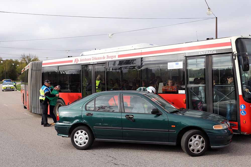 Fotos: Imágenes del simulacro de accidente de transporte escolar