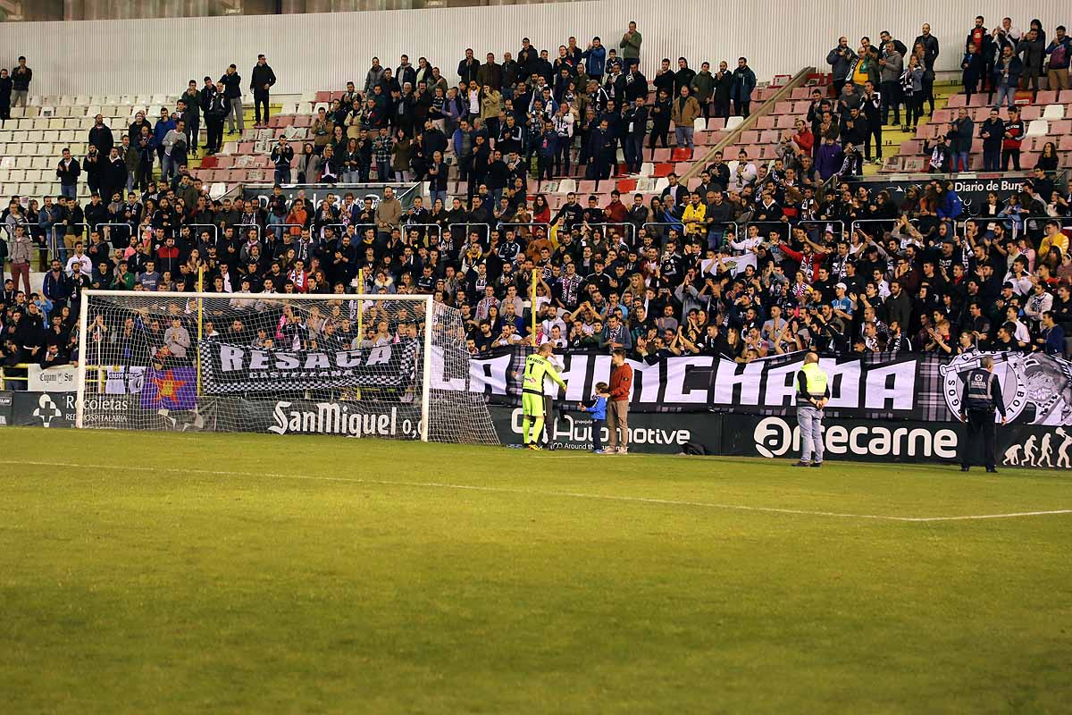 Los blanquinegros han perdido en casa contra la Sociedad Deportiva Amorebieta | Pisculichi encajó el único gol para los locales (1-2) | El Plantío recibió con emoción y homenajes a Mikel Saizar que regresaba a la que fue su portería durante dos temporadas). 