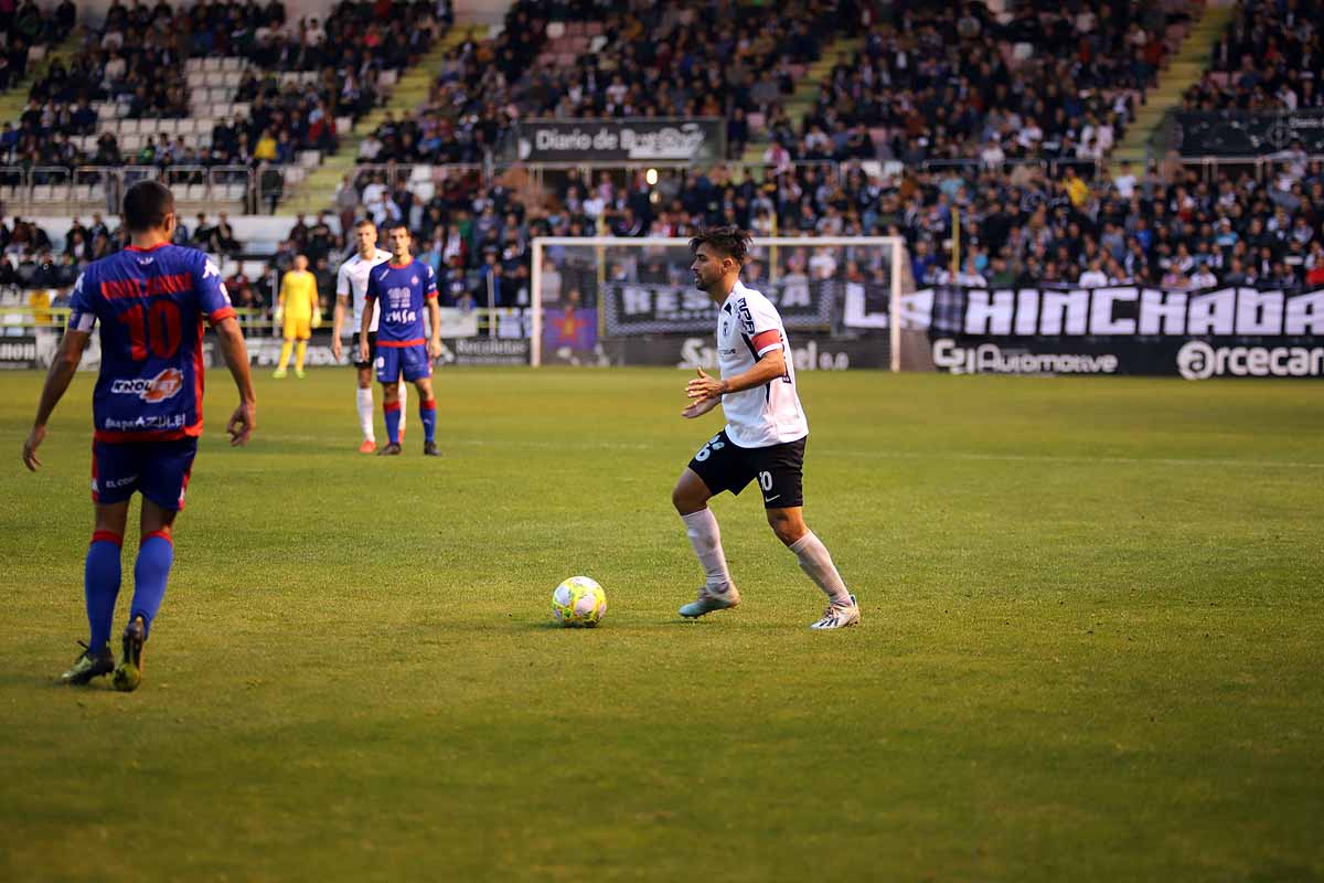 Los blanquinegros han perdido en casa contra la Sociedad Deportiva Amorebieta | Pisculichi encajó el único gol para los locales (1-2) | El Plantío recibió con emoción y homenajes a Mikel Saizar que regresaba a la que fue su portería durante dos temporadas). 