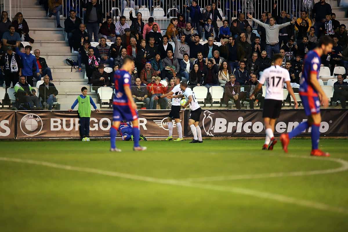 Los blanquinegros han perdido en casa contra la Sociedad Deportiva Amorebieta | Pisculichi encajó el único gol para los locales (1-2) | El Plantío recibió con emoción y homenajes a Mikel Saizar que regresaba a la que fue su portería durante dos temporadas). 