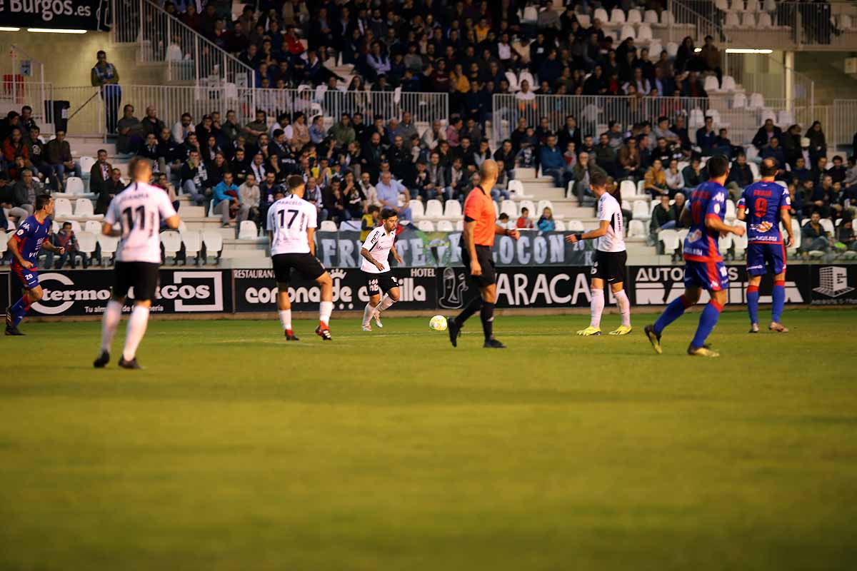 Los blanquinegros han perdido en casa contra la Sociedad Deportiva Amorebieta | Pisculichi encajó el único gol para los locales (1-2) | El Plantío recibió con emoción y homenajes a Mikel Saizar que regresaba a la que fue su portería durante dos temporadas). 