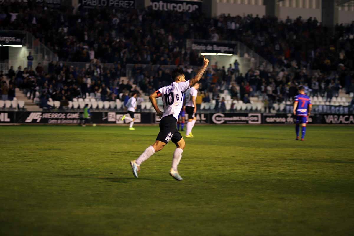 Los blanquinegros han perdido en casa contra la Sociedad Deportiva Amorebieta | Pisculichi encajó el único gol para los locales (1-2) | El Plantío recibió con emoción y homenajes a Mikel Saizar que regresaba a la que fue su portería durante dos temporadas). 