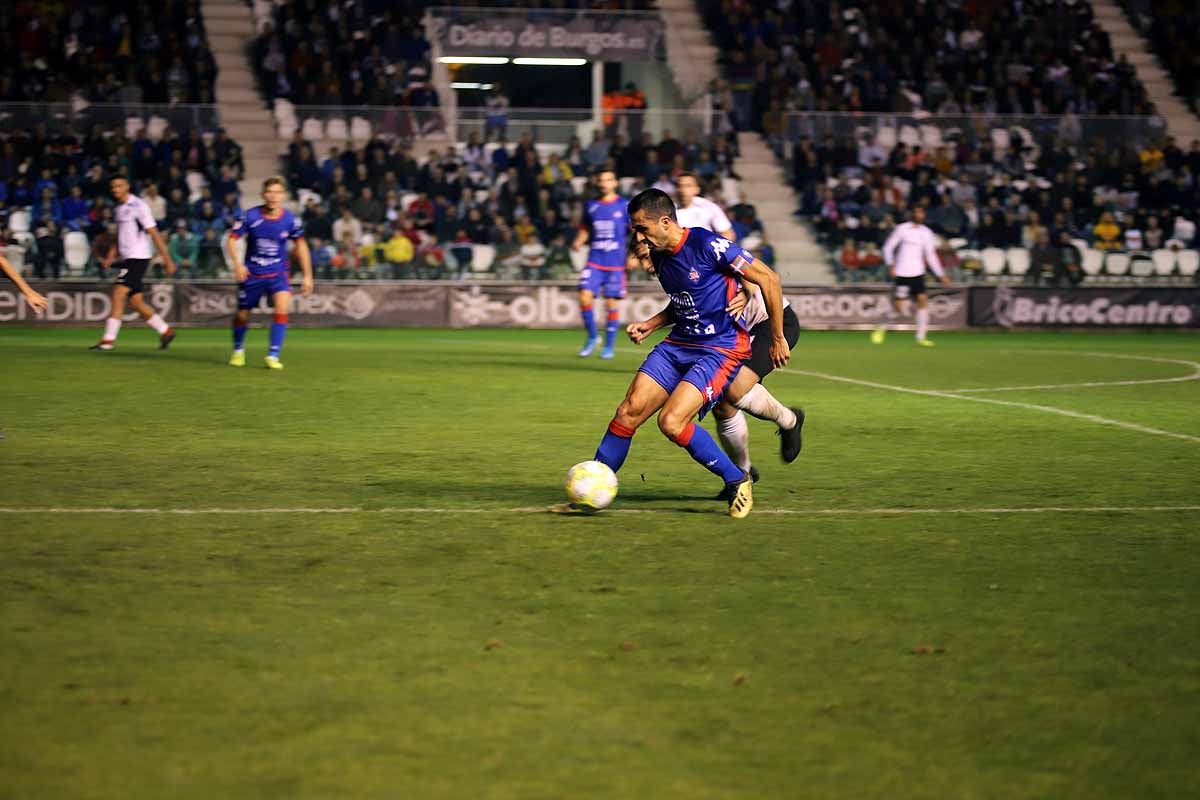 Los blanquinegros han perdido en casa contra la Sociedad Deportiva Amorebieta | Pisculichi encajó el único gol para los locales (1-2) | El Plantío recibió con emoción y homenajes a Mikel Saizar que regresaba a la que fue su portería durante dos temporadas). 