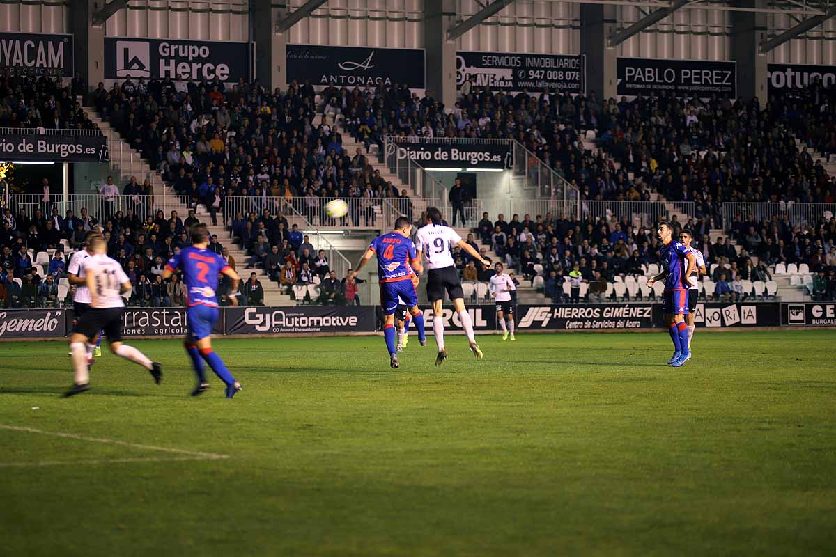 Los blanquinegros han perdido en casa contra la Sociedad Deportiva Amorebieta | Pisculichi encajó el único gol para los locales (1-2) | El Plantío recibió con emoción y homenajes a Mikel Saizar que regresaba a la que fue su portería durante dos temporadas). 