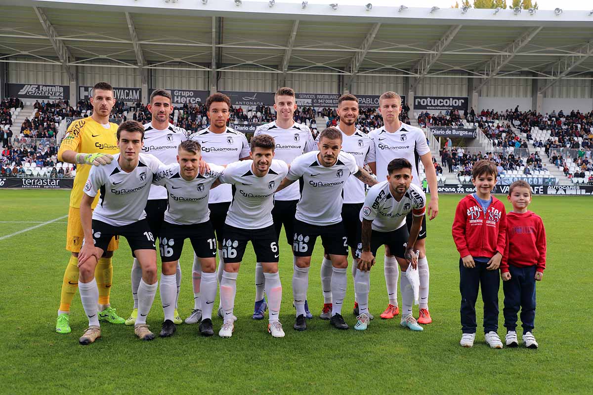 Los blanquinegros han perdido en casa contra la Sociedad Deportiva Amorebieta | Pisculichi encajó el único gol para los locales (1-2) | El Plantío recibió con emoción y homenajes a Mikel Saizar que regresaba a la que fue su portería durante dos temporadas). 