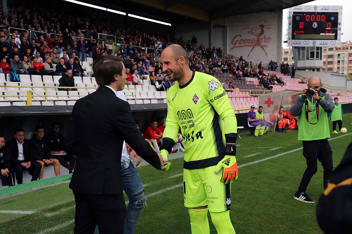 Los blanquinegros han perdido en casa contra la Sociedad Deportiva Amorebieta | Pisculichi encajó el único gol para los locales (1-2) | El Plantío recibió con emoción y homenajes a Mikel Saizar que regresaba a la que fue su portería durante dos temporadas). 