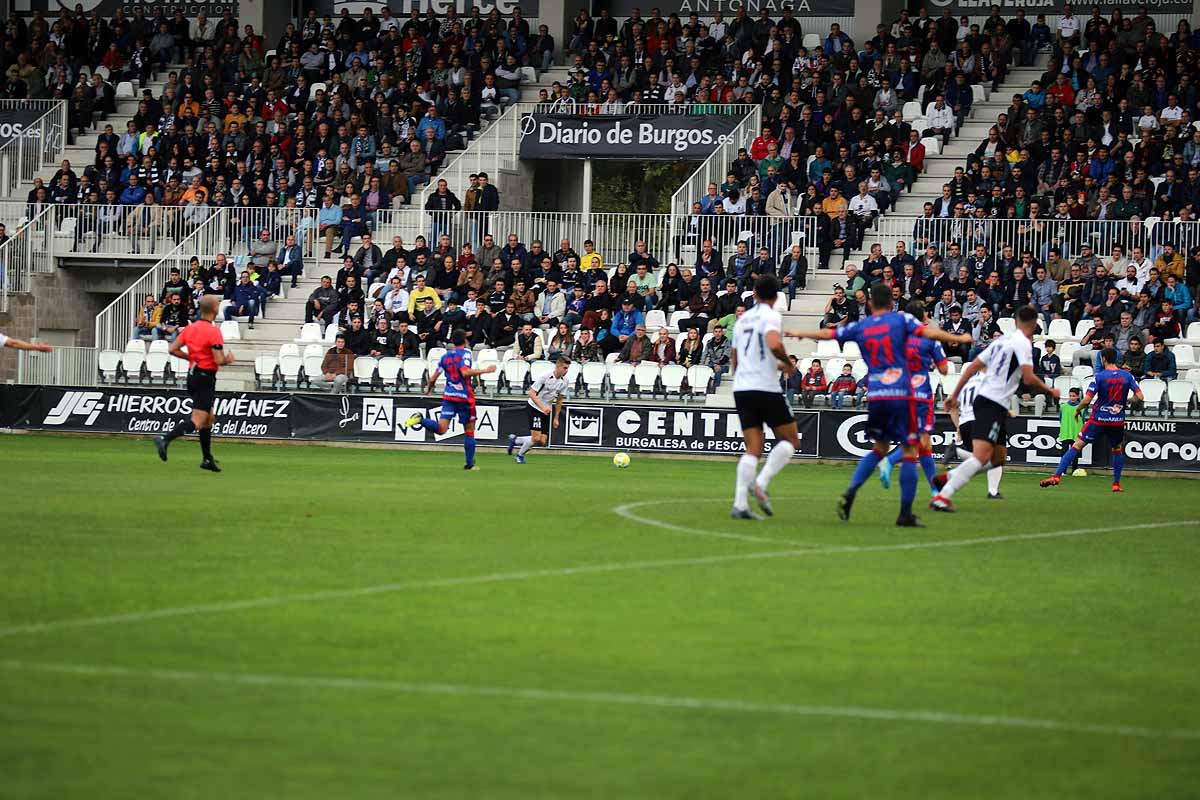 Los blanquinegros han perdido en casa contra la Sociedad Deportiva Amorebieta | Pisculichi encajó el único gol para los locales (1-2) | El Plantío recibió con emoción y homenajes a Mikel Saizar que regresaba a la que fue su portería durante dos temporadas). 