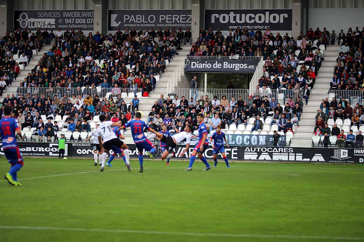 Los blanquinegros han perdido en casa contra la Sociedad Deportiva Amorebieta | Pisculichi encajó el único gol para los locales (1-2) | El Plantío recibió con emoción y homenajes a Mikel Saizar que regresaba a la que fue su portería durante dos temporadas). 