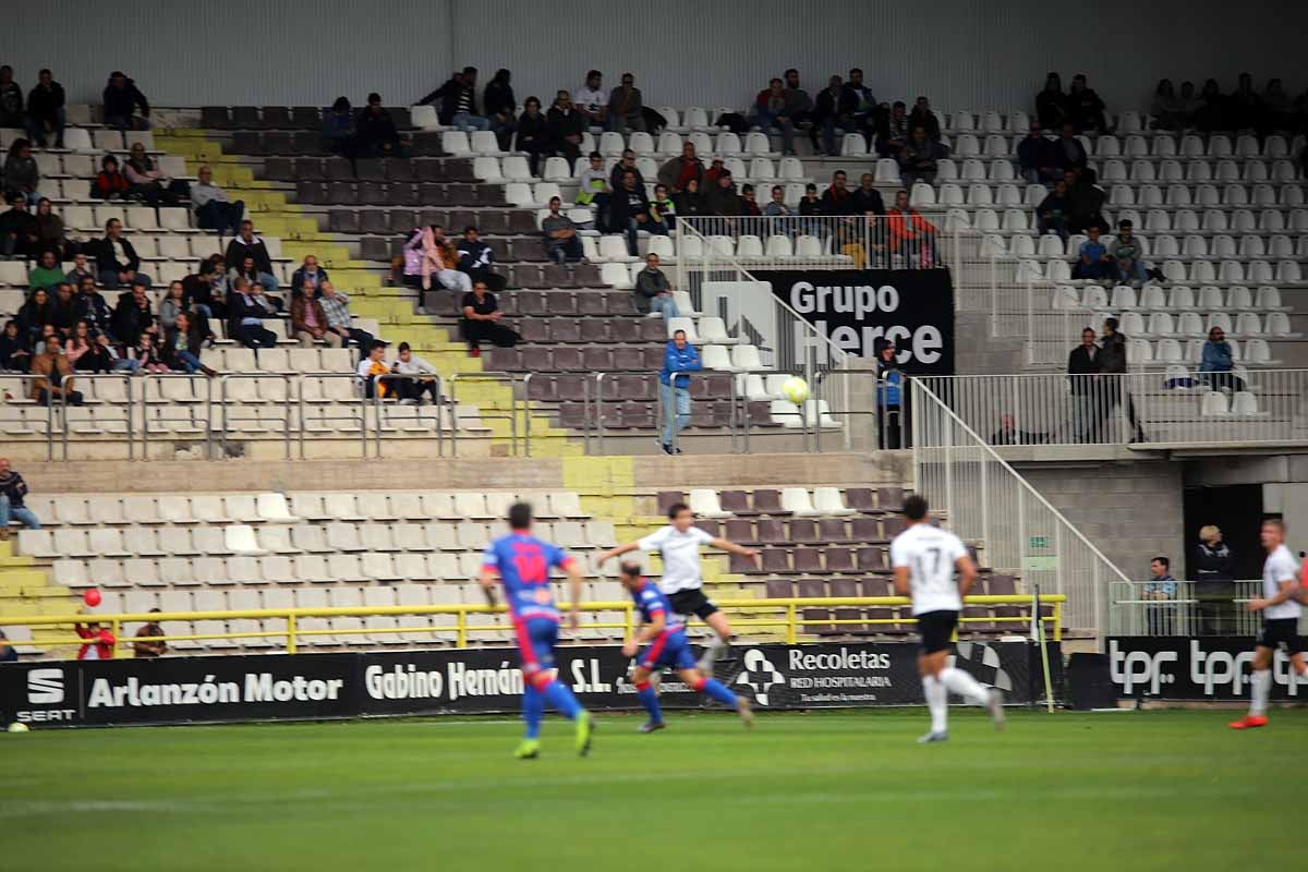 Los blanquinegros han perdido en casa contra la Sociedad Deportiva Amorebieta | Pisculichi encajó el único gol para los locales (1-2) | El Plantío recibió con emoción y homenajes a Mikel Saizar que regresaba a la que fue su portería durante dos temporadas). 