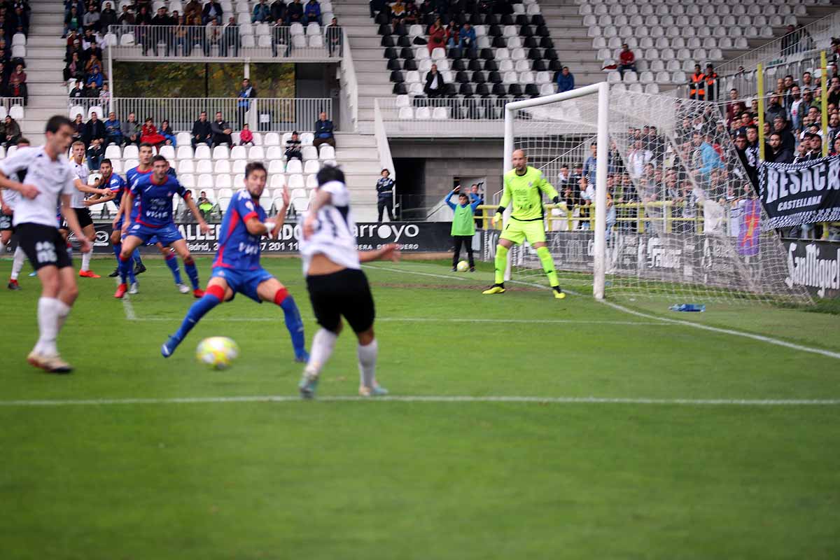 Los blanquinegros han perdido en casa contra la Sociedad Deportiva Amorebieta | Pisculichi encajó el único gol para los locales (1-2) | El Plantío recibió con emoción y homenajes a Mikel Saizar que regresaba a la que fue su portería durante dos temporadas). 