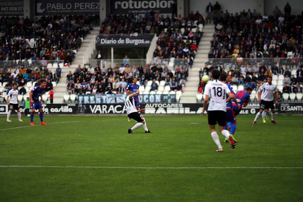 Los blanquinegros han perdido en casa contra la Sociedad Deportiva Amorebieta | Pisculichi encajó el único gol para los locales (1-2) | El Plantío recibió con emoción y homenajes a Mikel Saizar que regresaba a la que fue su portería durante dos temporadas). 