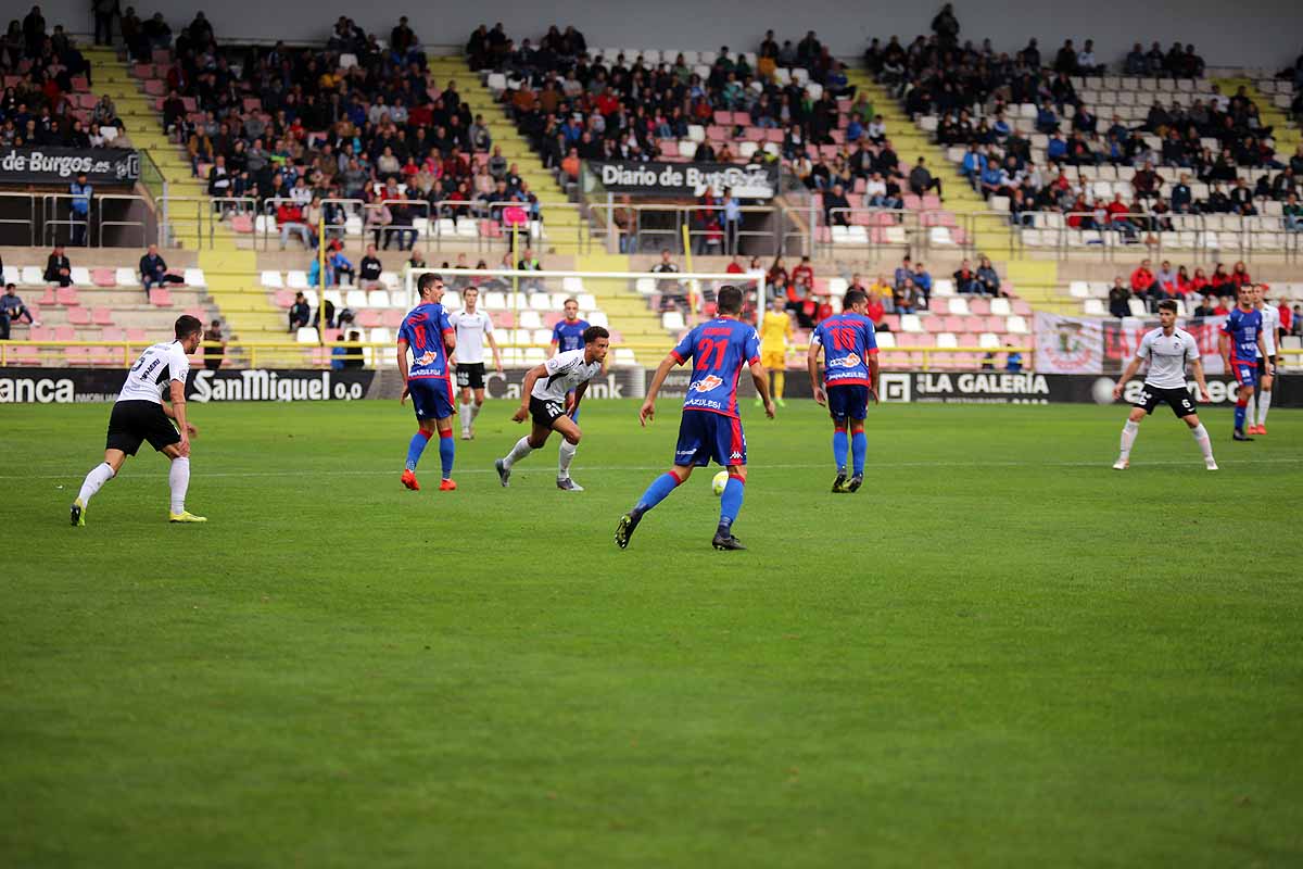 Los blanquinegros han perdido en casa contra la Sociedad Deportiva Amorebieta | Pisculichi encajó el único gol para los locales (1-2) | El Plantío recibió con emoción y homenajes a Mikel Saizar que regresaba a la que fue su portería durante dos temporadas). 