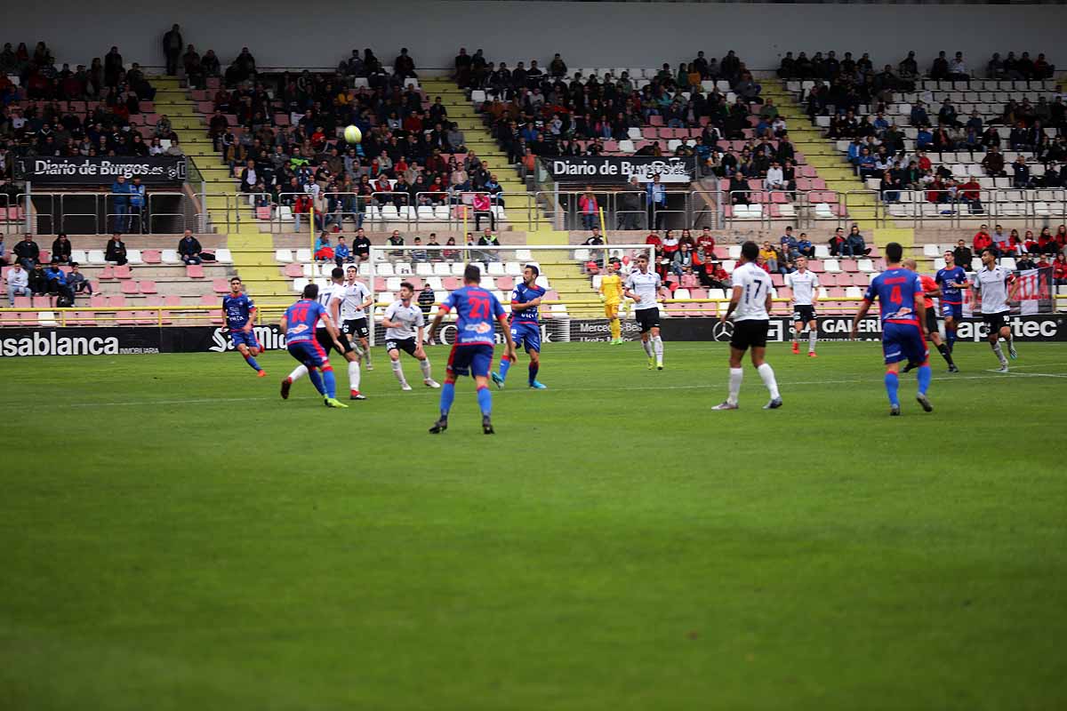 Los blanquinegros han perdido en casa contra la Sociedad Deportiva Amorebieta | Pisculichi encajó el único gol para los locales (1-2) | El Plantío recibió con emoción y homenajes a Mikel Saizar que regresaba a la que fue su portería durante dos temporadas). 