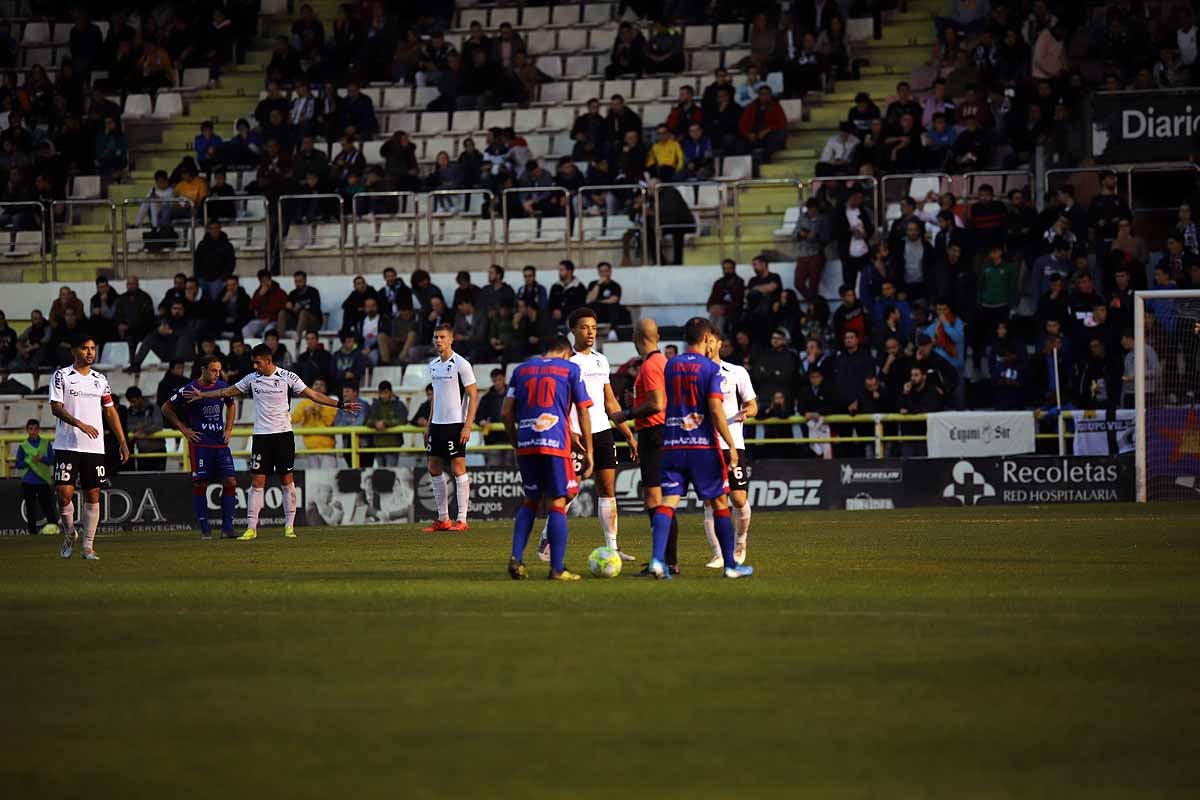 Los blanquinegros han perdido en casa contra la Sociedad Deportiva Amorebieta | Pisculichi encajó el único gol para los locales (1-2) | El Plantío recibió con emoción y homenajes a Mikel Saizar que regresaba a la que fue su portería durante dos temporadas). 